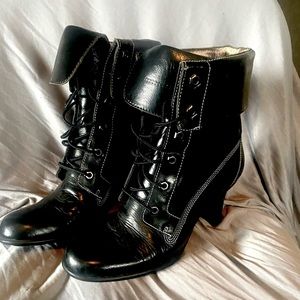 Timberland high heeled boots size 7M.